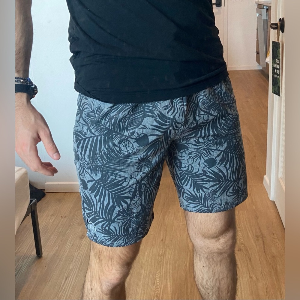 Travis Mathew men’s trunks small